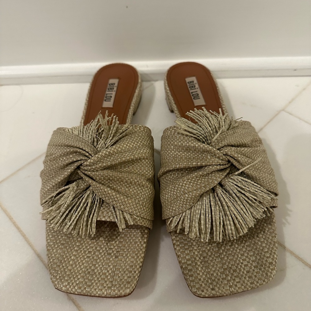 BiBi Lou seagrass sandals. Size 41 (RUNS SMall)